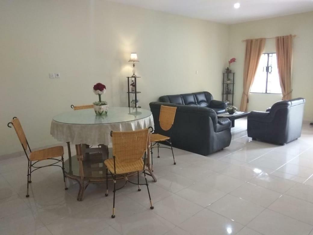 Villa Brastagi Resort Jalan Mimpin Tua Blok C No. 41 Berastagi Dış mekan fotoğraf