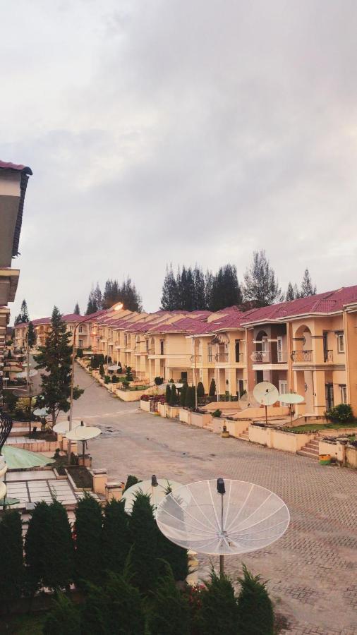 Villa Brastagi Resort Jalan Mimpin Tua Blok C No. 41 Berastagi Dış mekan fotoğraf